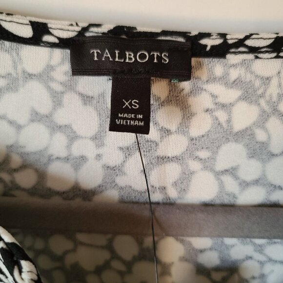 Talbots 3/4 Sleeve Slit Neck Jersey Top Size XS Black Cream Abstract Print NWT - Picture 2 of 11